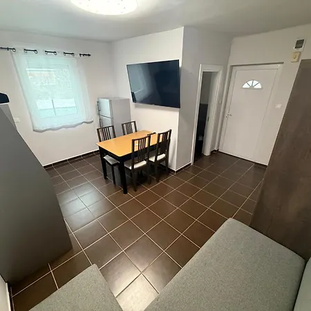 Mirage & Pool - Apartment