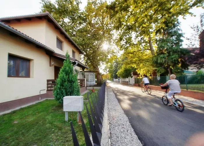 Mirage & Pool - * Балатонбоглар