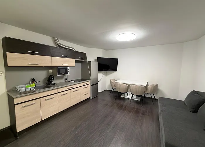 Mirage & Pool - Апартаменты *