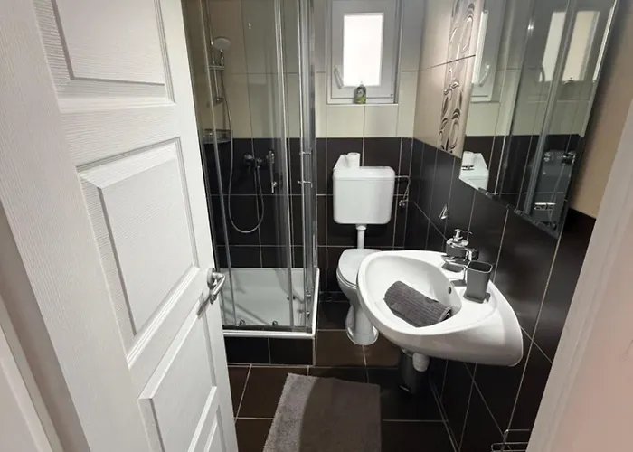 Mirage & Pool - Апартаменты *